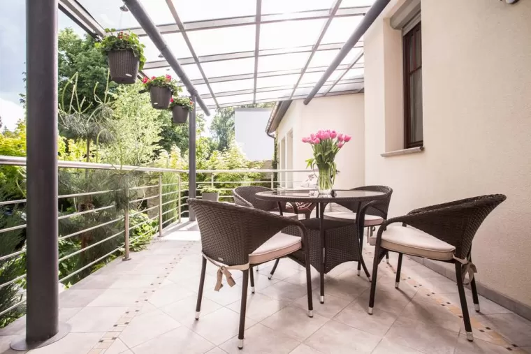 Carrelage sur plots, La Tour, Besnier